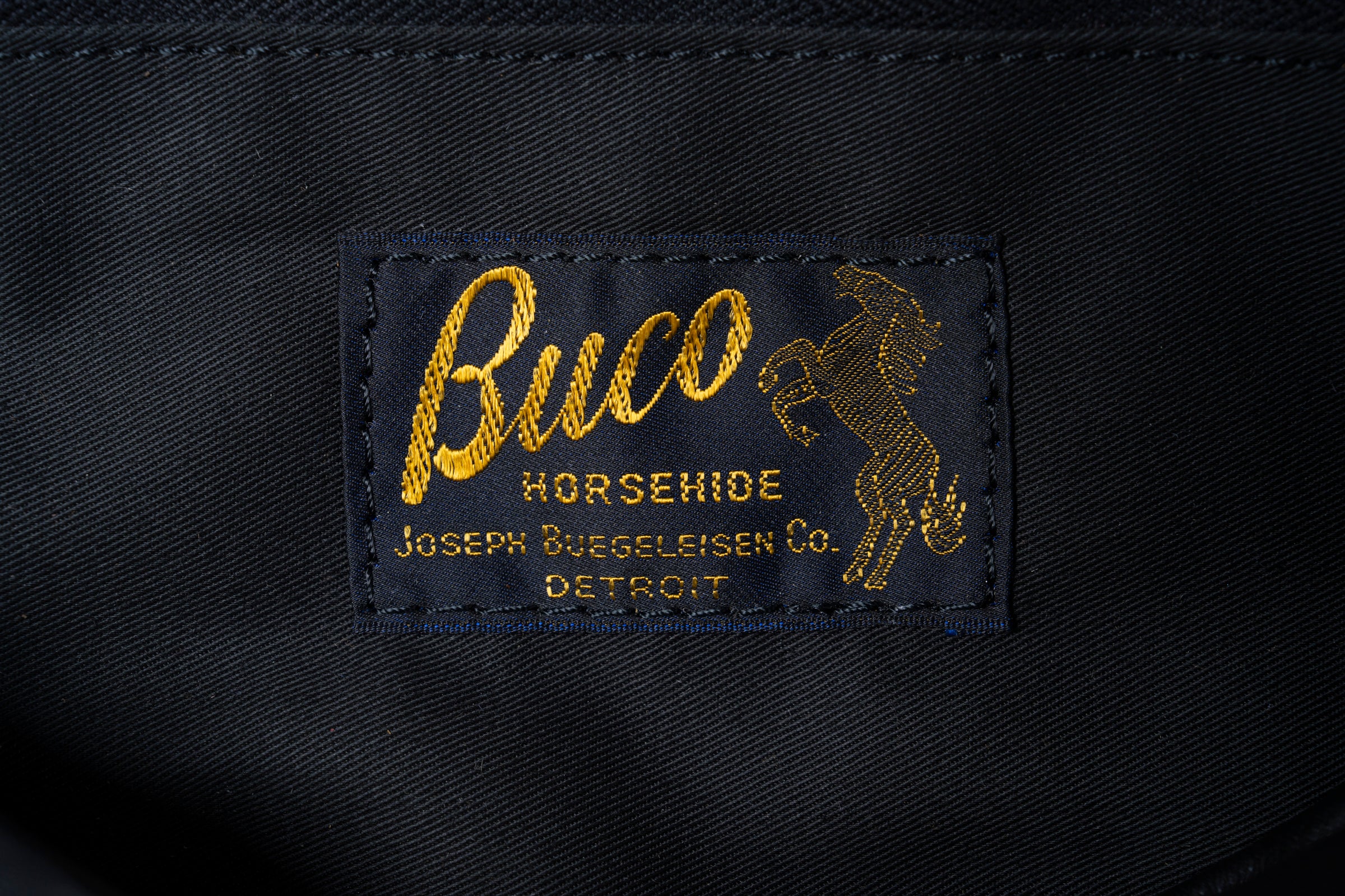 BUCO HORSEHIDE SHOULDER BAG - Image 4