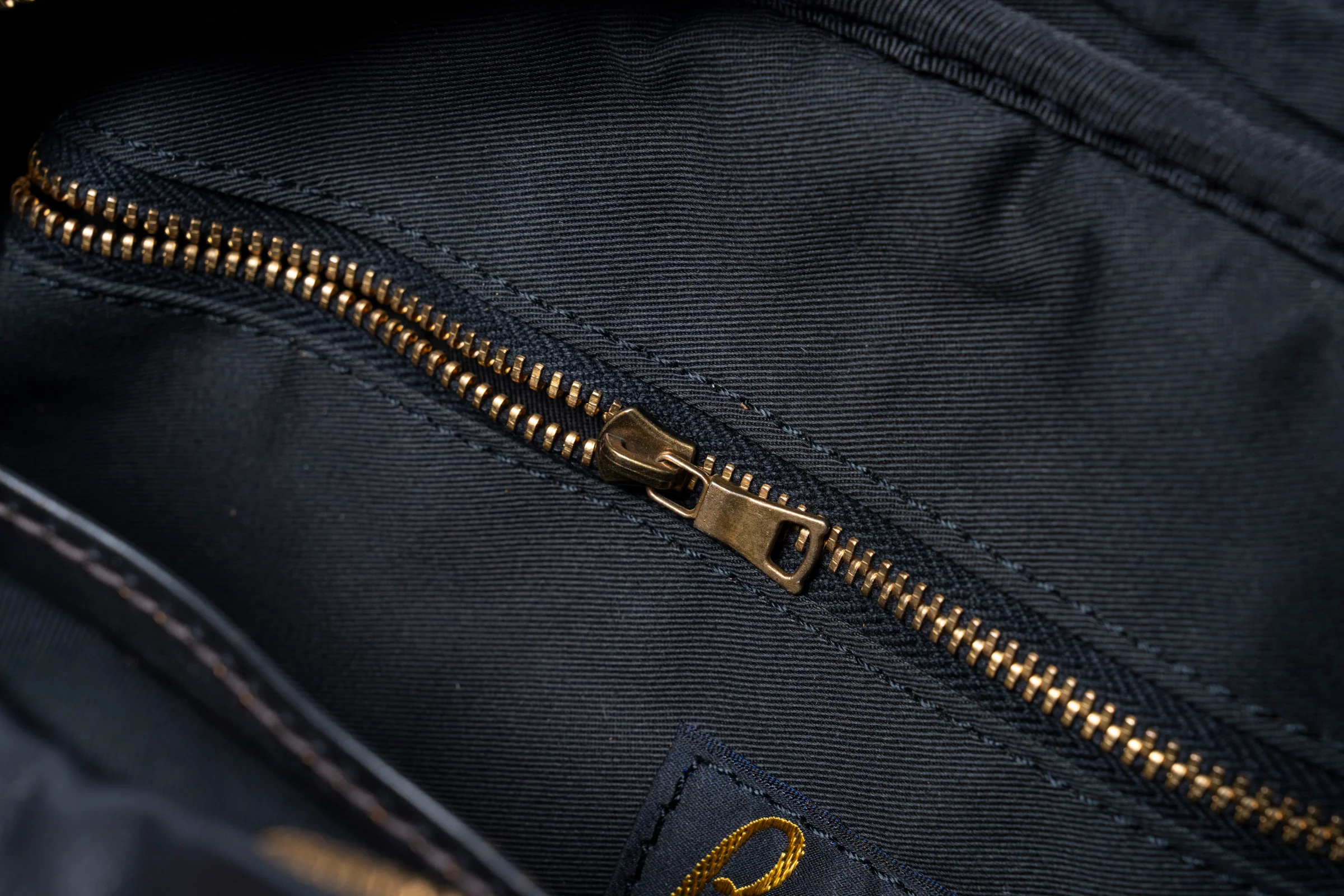 BUCO HORSEHIDE SHOULDER BAG - Image 7