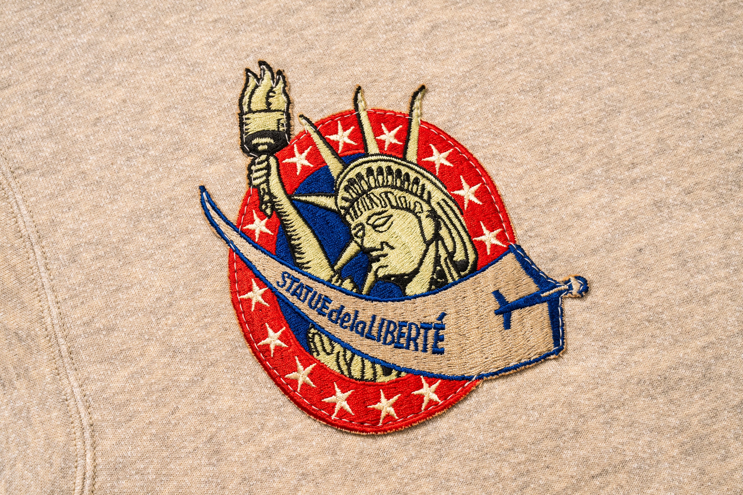 MILITARY PRINT SWEATSHIRT / STATUE de la LIBERTÉ - Image 5
