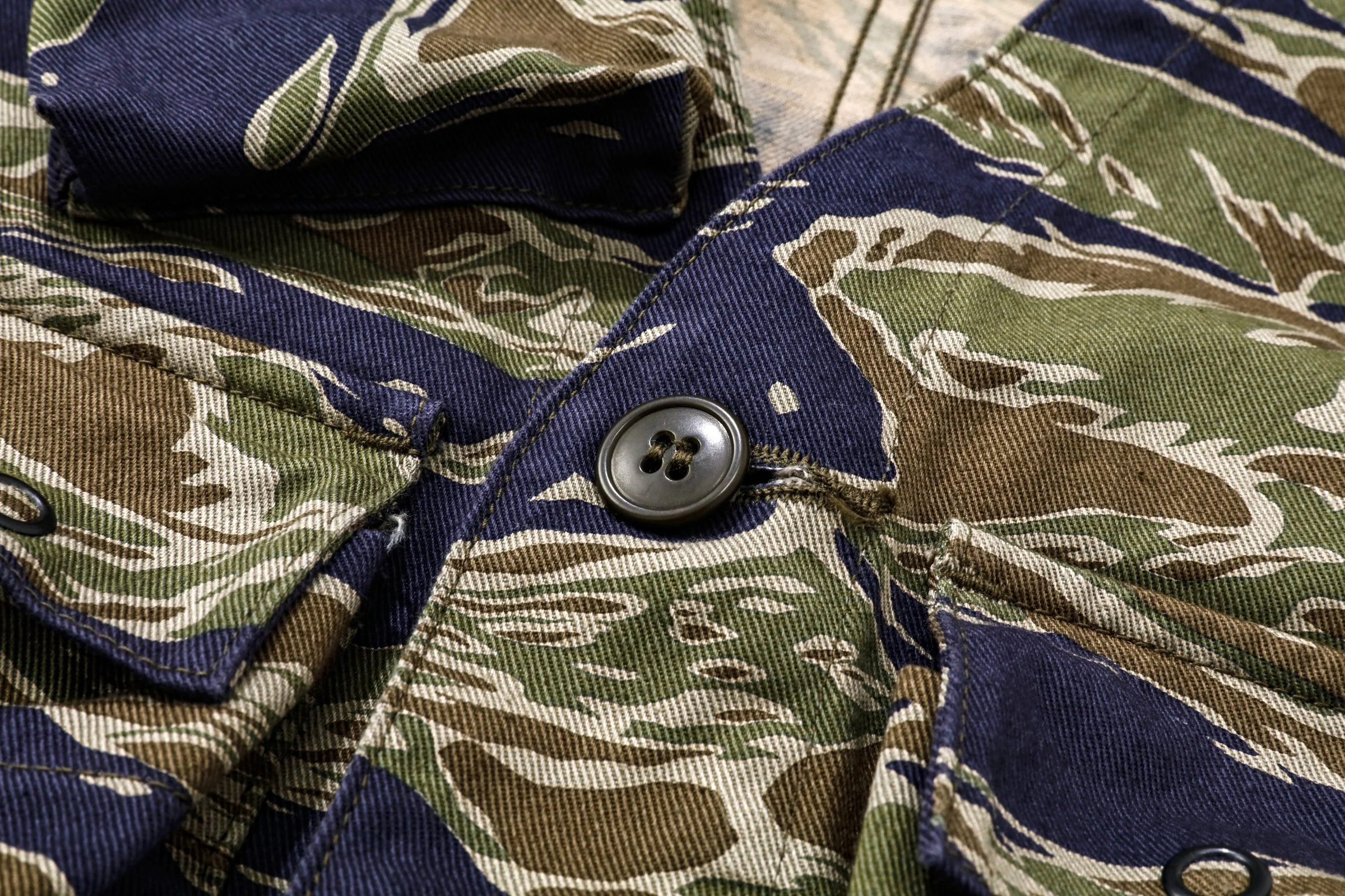 TIGER CAMOUFLAGE VEST / TADPOLE - Image 3