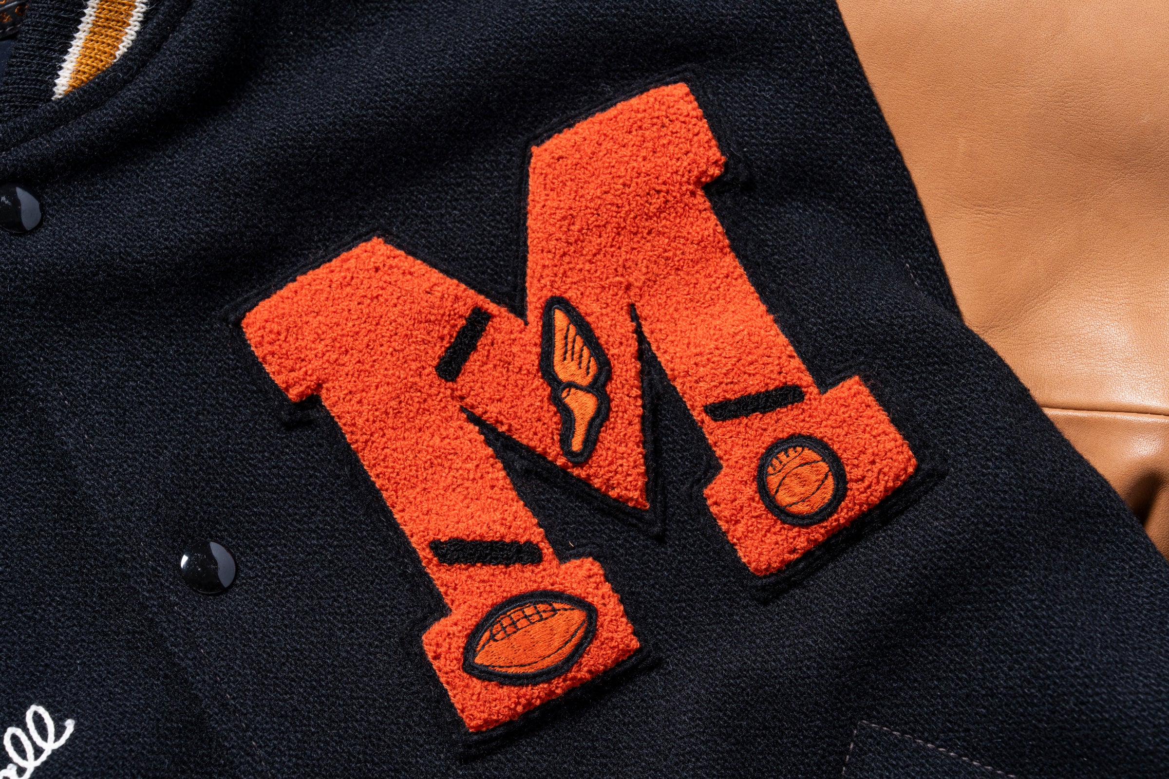 WOOL VARSITY JACKET / BULLDOGS - Image 6
