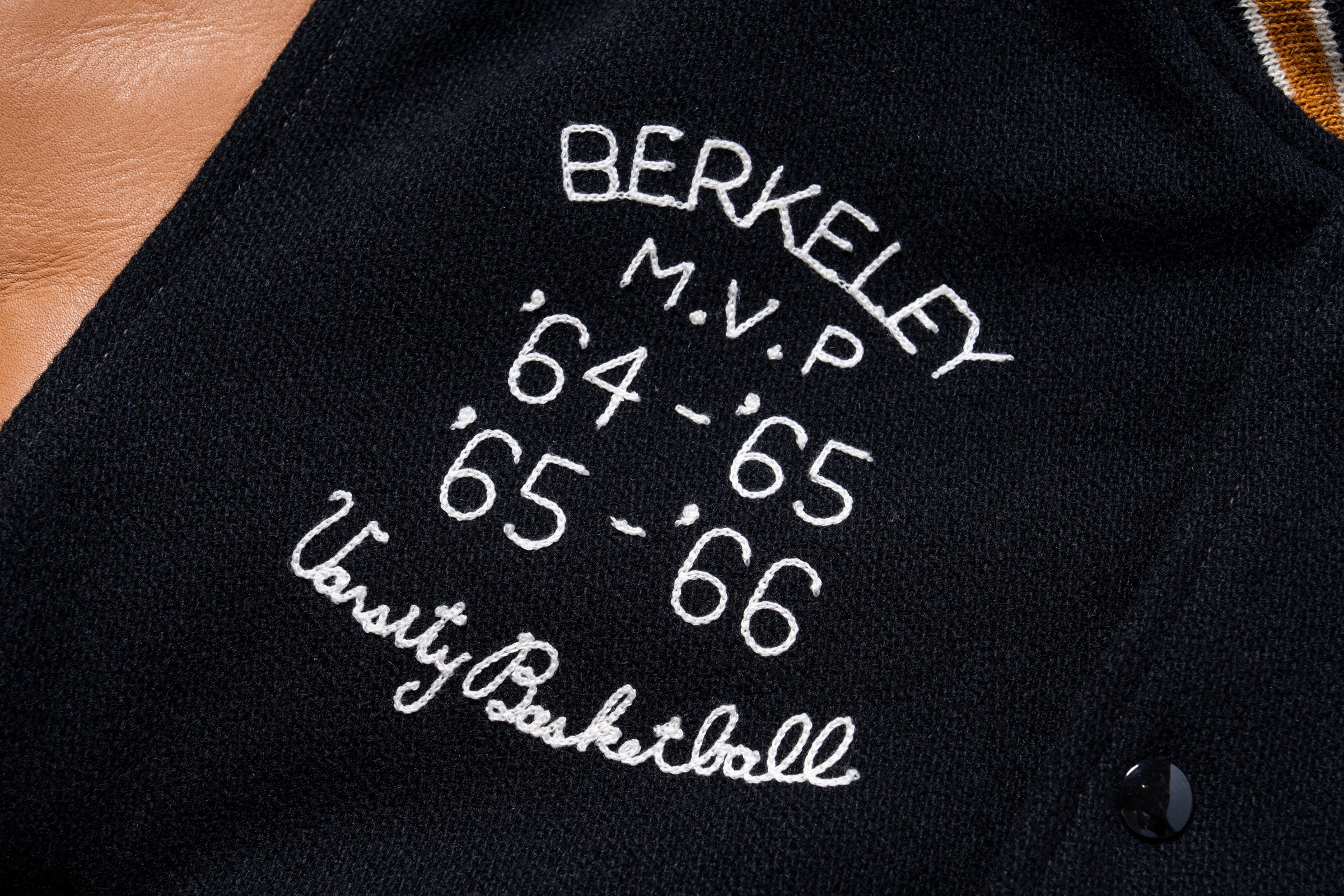 WOOL VARSITY JACKET / BULLDOGS - Image 9